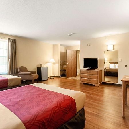 Econo Lodge Hadley Near University Exteriér fotografie