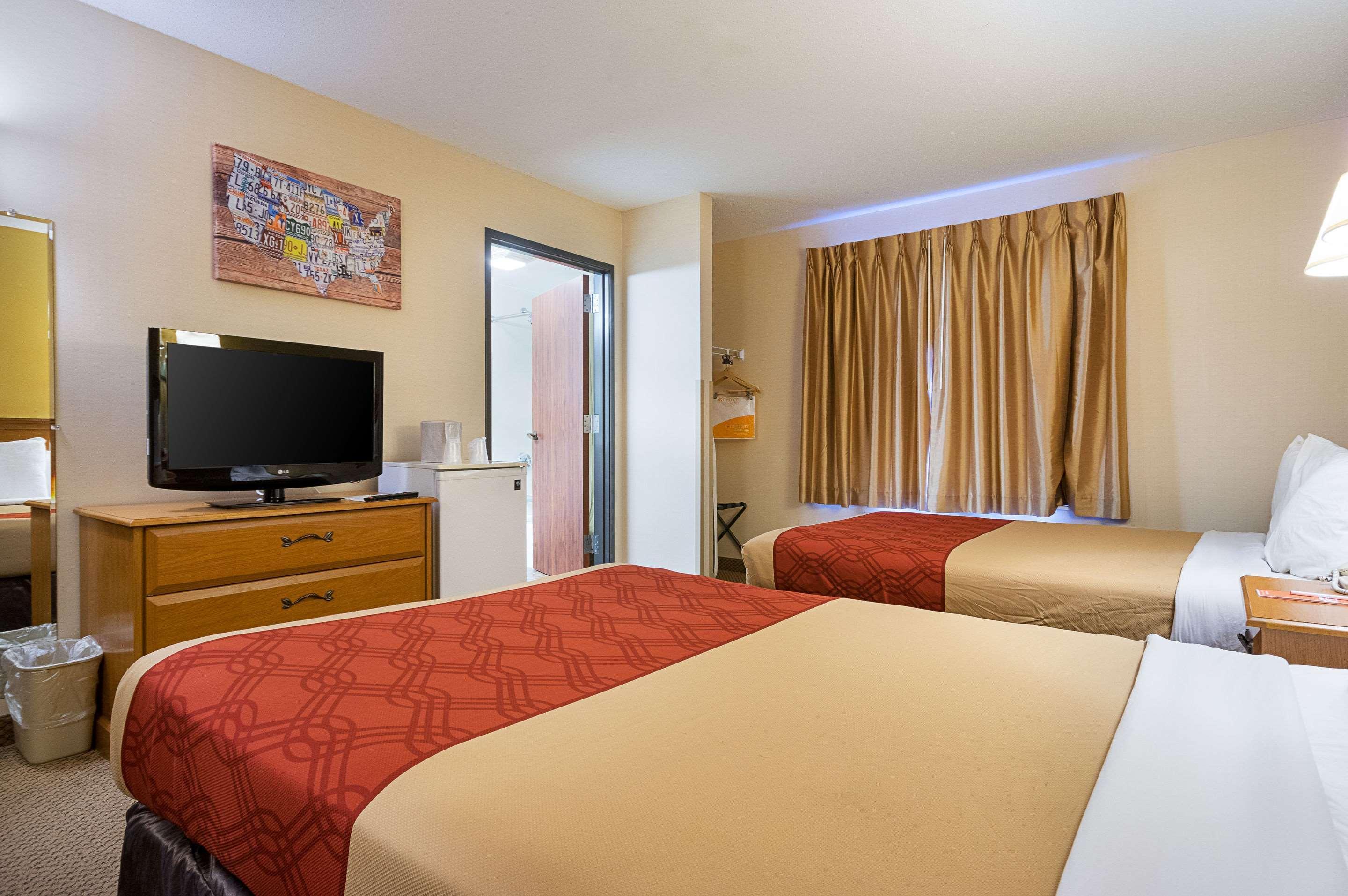 Econo Lodge Hadley Near University Exteriér fotografie