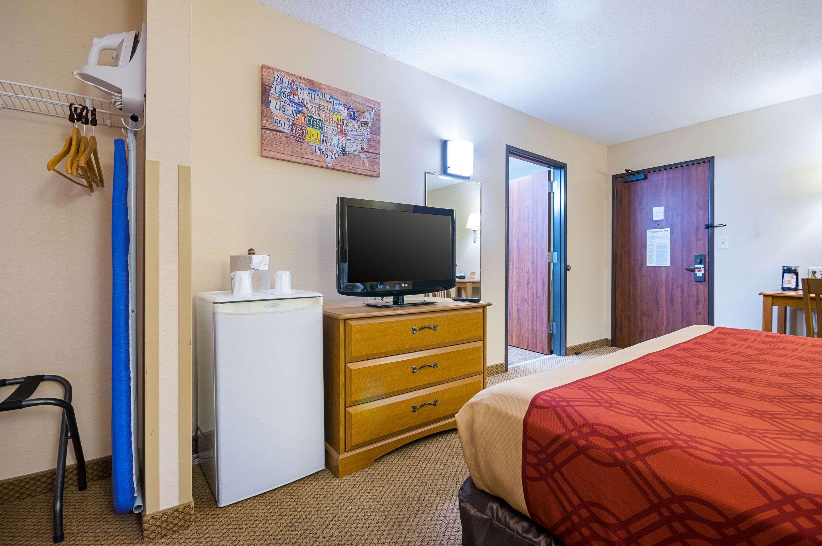 Econo Lodge Hadley Near University Exteriér fotografie