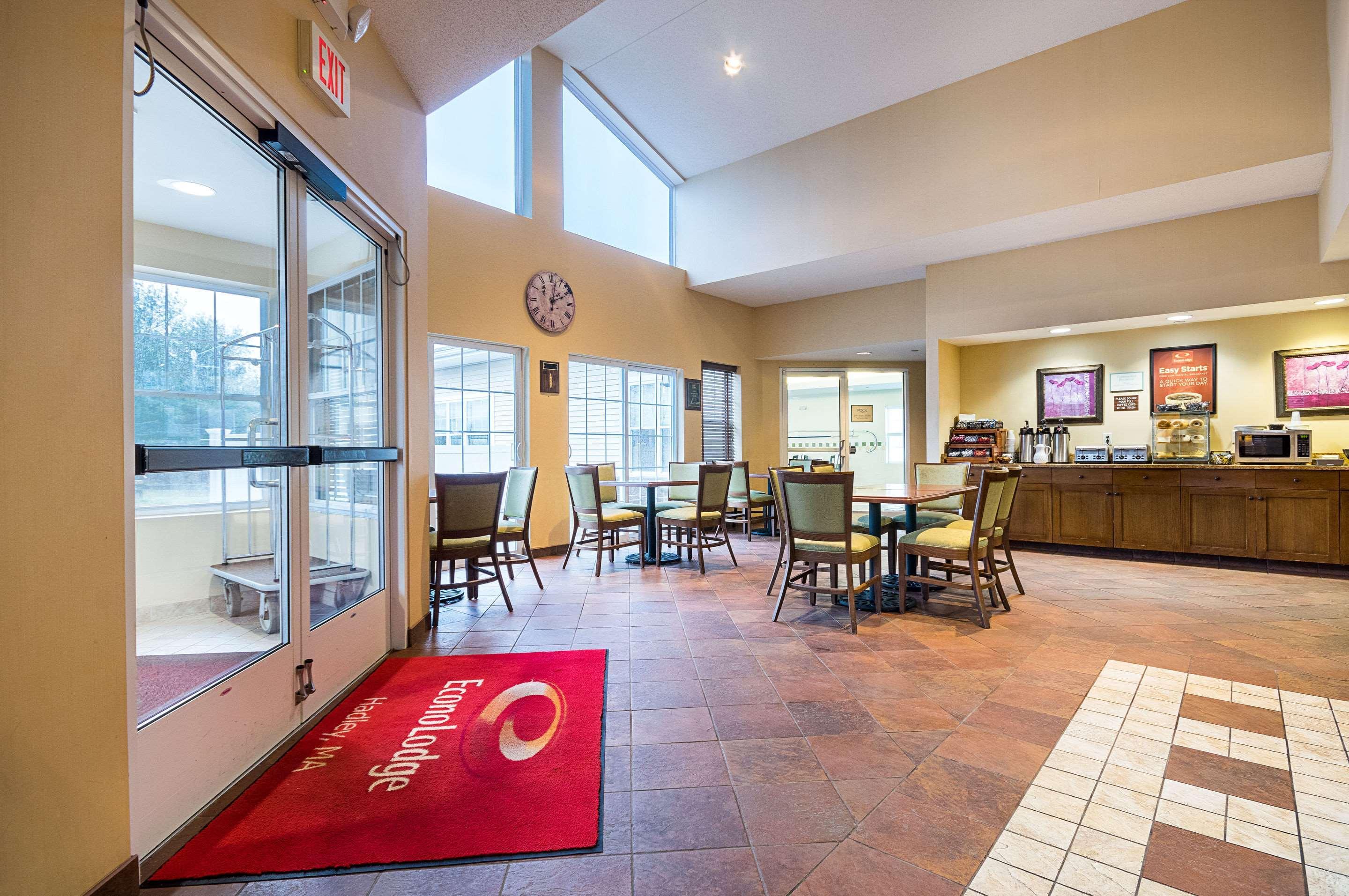 Econo Lodge Hadley Near University Exteriér fotografie
