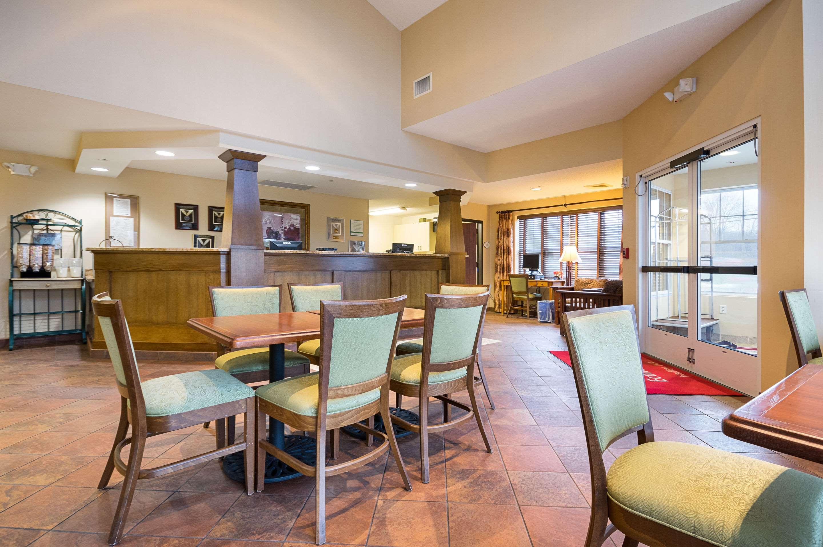 Econo Lodge Hadley Near University Exteriér fotografie