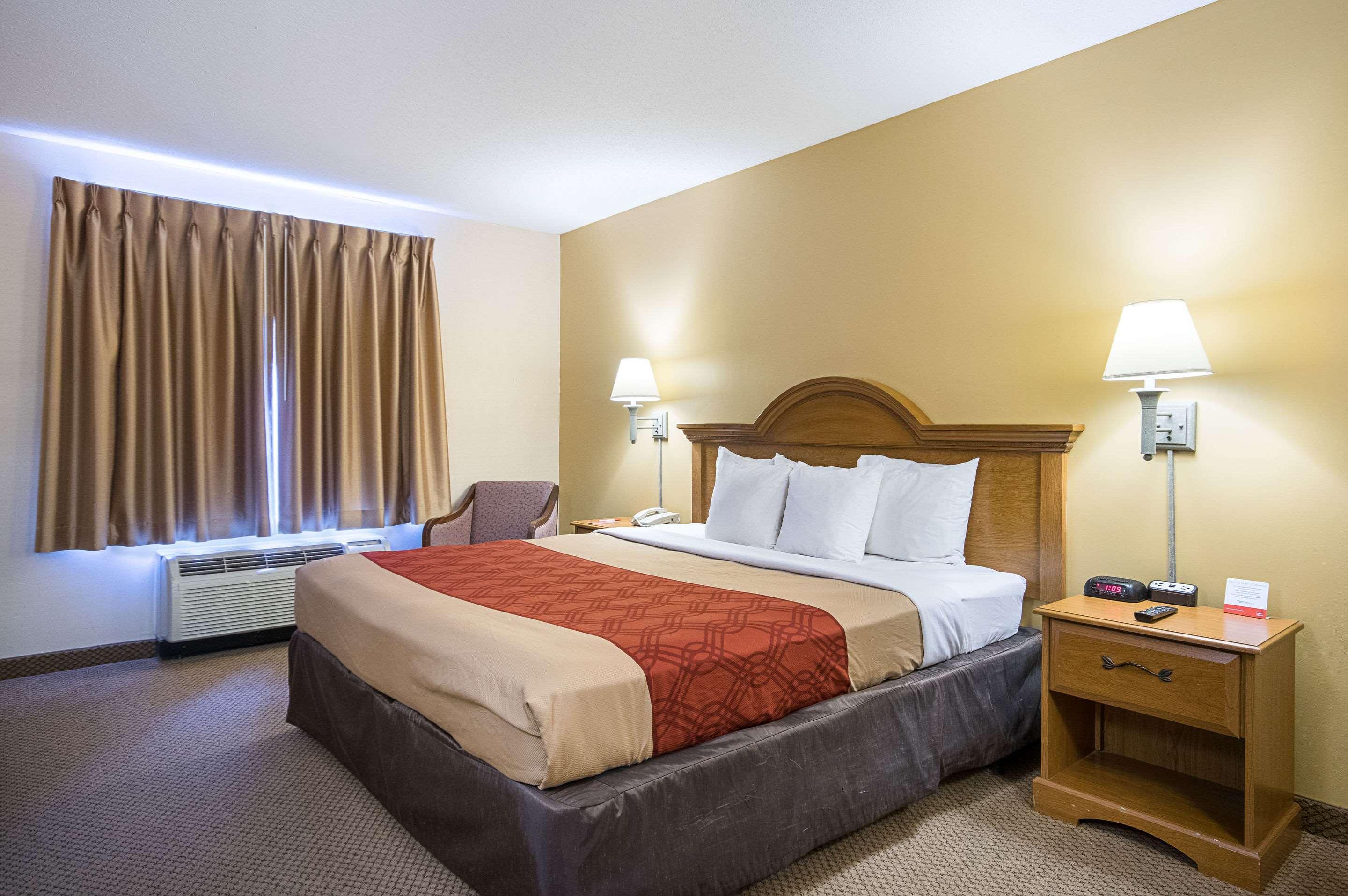 Econo Lodge Hadley Near University Exteriér fotografie