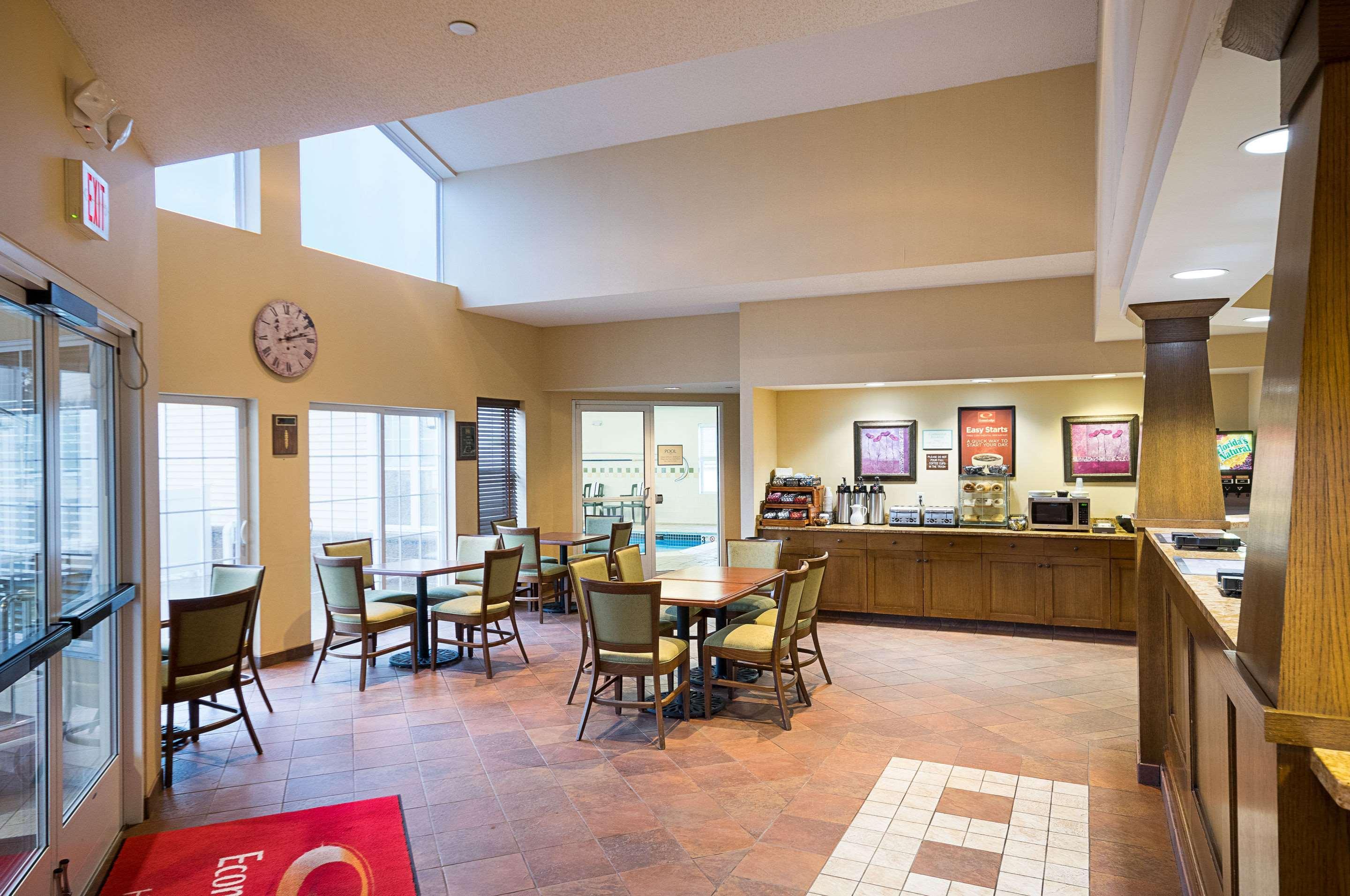 Econo Lodge Hadley Near University Exteriér fotografie